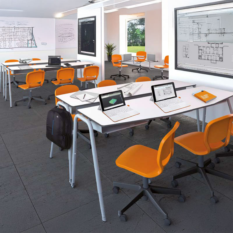 aulas moderna con sillas giratorias