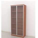 Armario-oficina-puertas-cristal-color-cerezo