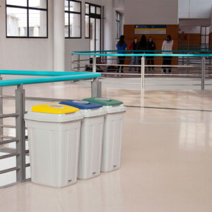 Solución de reciclaje escolar para promover hábitos sostenibles y educación ambiental.