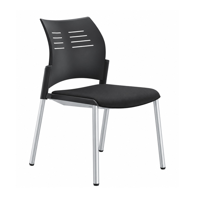 Silla SPACIO apilable de 4 patas con asiento tapizado negro, respaldo negro y estructura metálica aluminizada para aulas de formación.