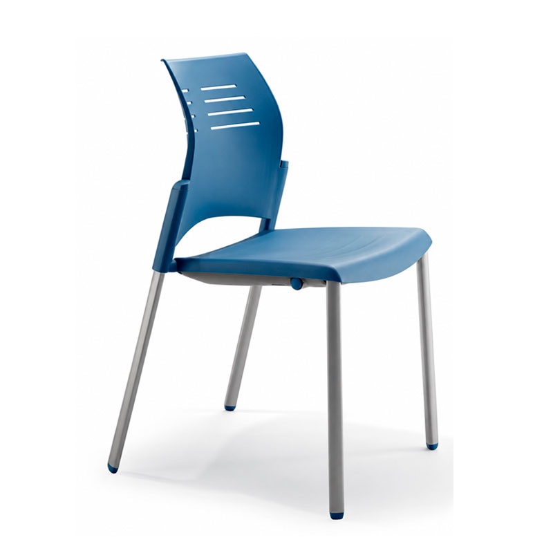 Silla de colectividades SPACIO de cuatro patas en polipropileno para colegios, institutos y aulas de formación.